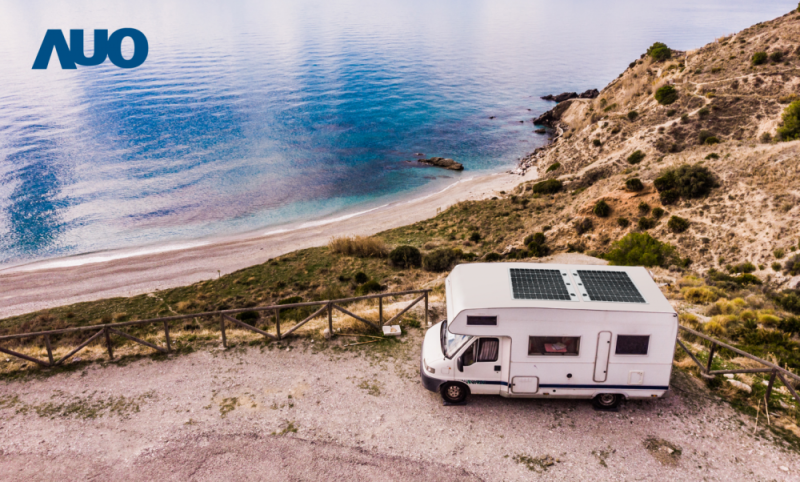 「可撓輕量化太陽光電板SunCurva」使用輕量特殊耐候型複合板取代傳統太陽能板的玻璃前板，不僅降低70%重量，每米平方僅3Kg；具有抗衝擊性能及通過電磁相容性測試，可應用於交通運輸工具，如露營車、遊艇等